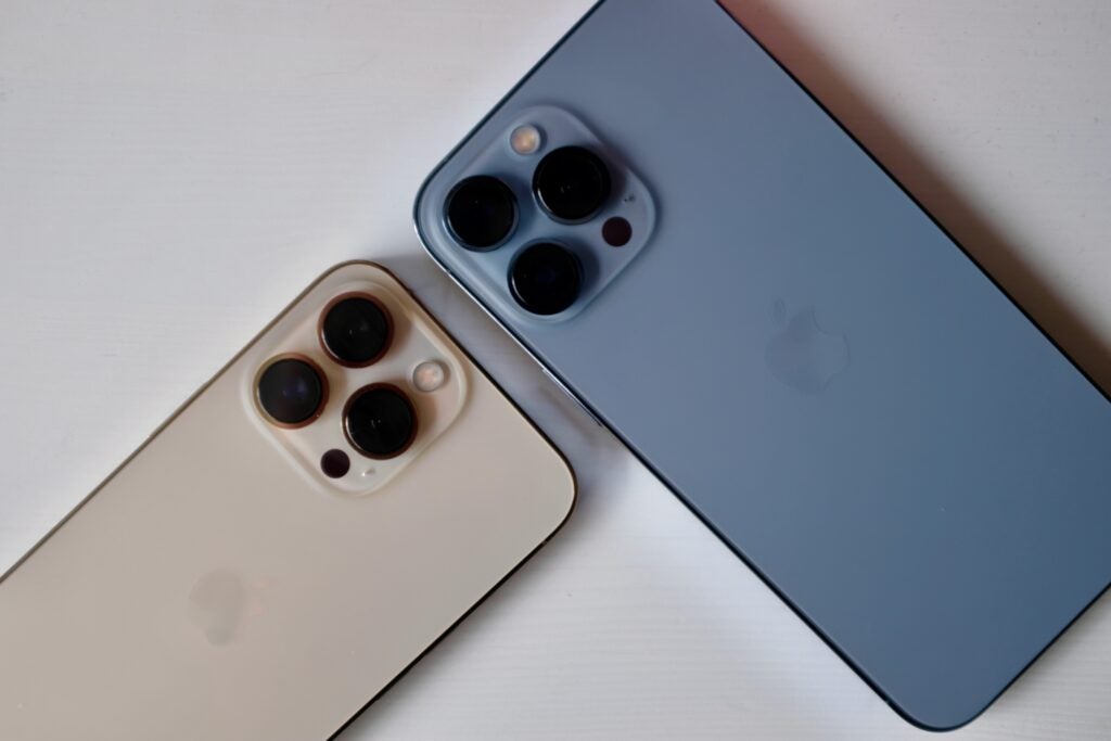 最近在互聯(lián)網(wǎng)上,iPhone 14 Pro完整的型號(hào)規(guī)格泄露,價(jià)格上iPhone 14 Pro看起來(lái)會(huì)比iPhone 13 Pro更貴。