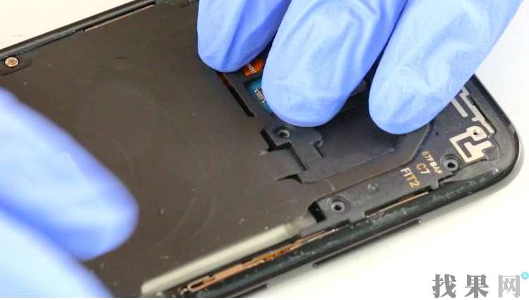 找果網分享三星S8換電池維修圖文教程