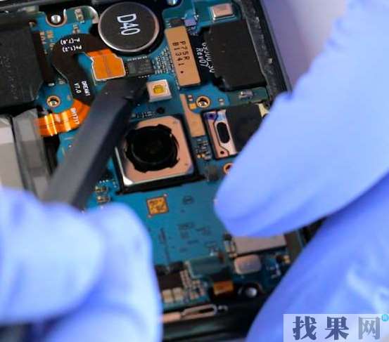 找果網分享三星S8換電池維修圖文教程