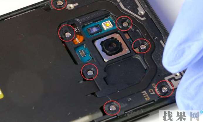 找果網分享三星S8換電池維修圖文教程