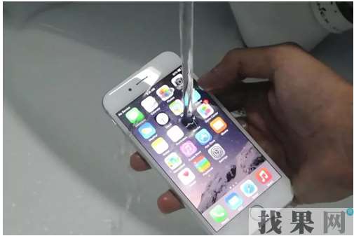 iPhone XR手機聽筒進水應該怎么維修？