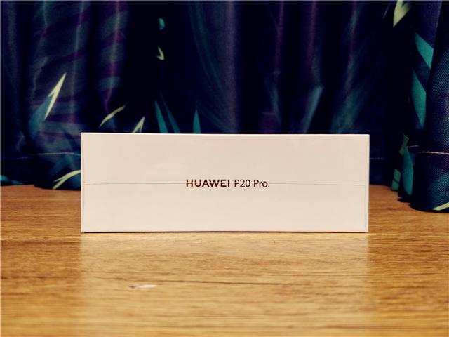 5800元買華為P20 Pro極光色,含著眼淚上手開箱領會!