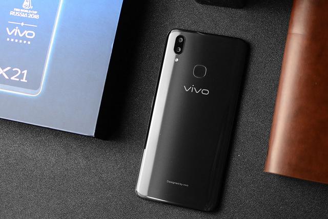 一向被友商莫名“進犯”的vivo,用心做自己,用實力說話!