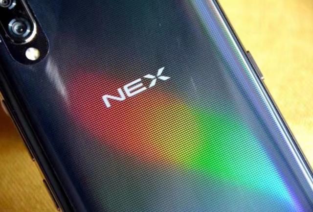 4998元的vivo NEX是否值得購買?網(wǎng)友的吐槽言必有中