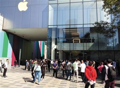 新iPhone出售:一般版遇冷 最貴版暢銷