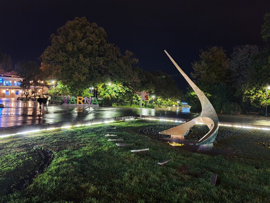 Galaxy Note 10+ - Night Mode Camera Comparison