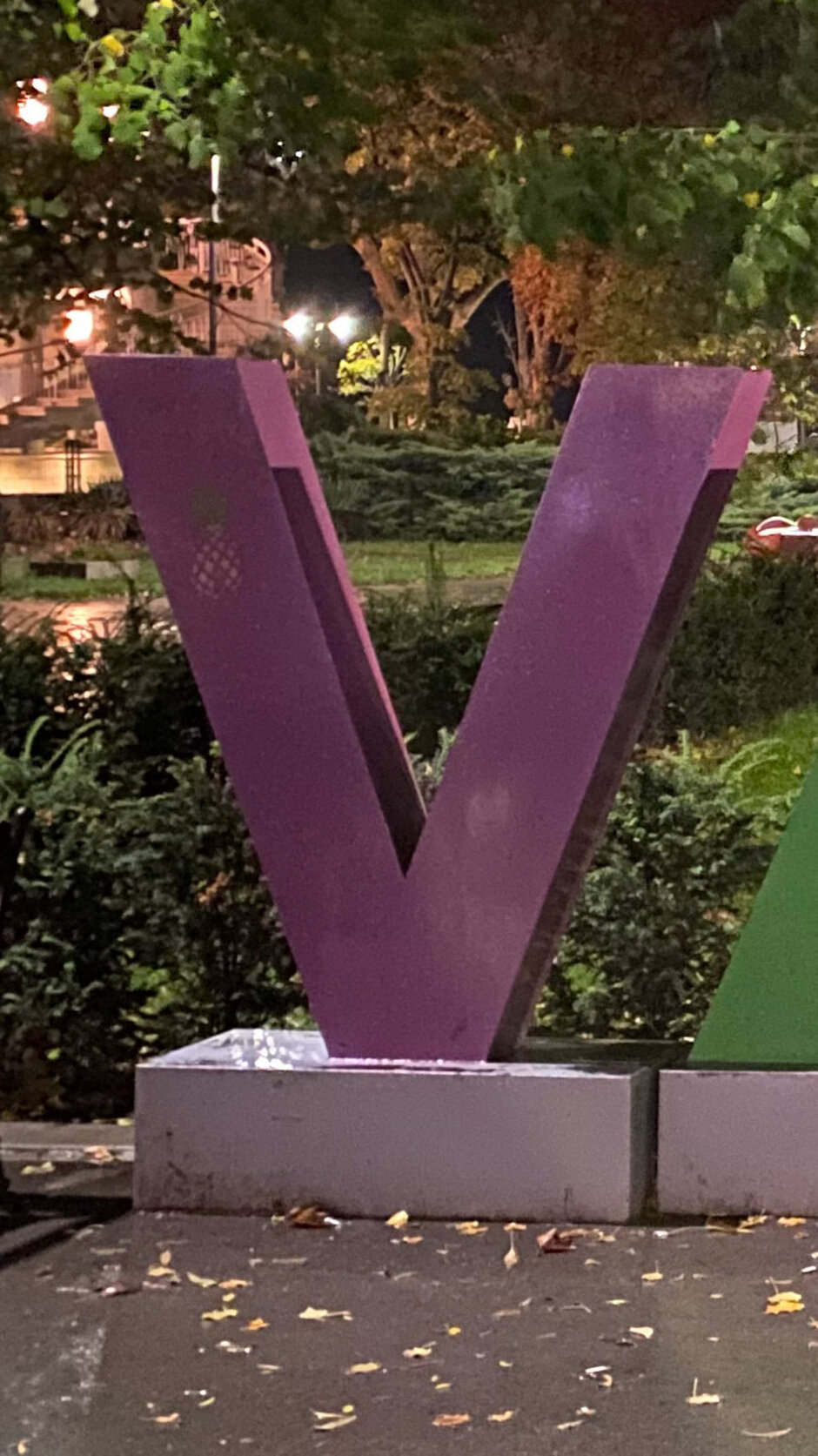 iPhone 11 Pro Max - Night Mode Camera Comparison