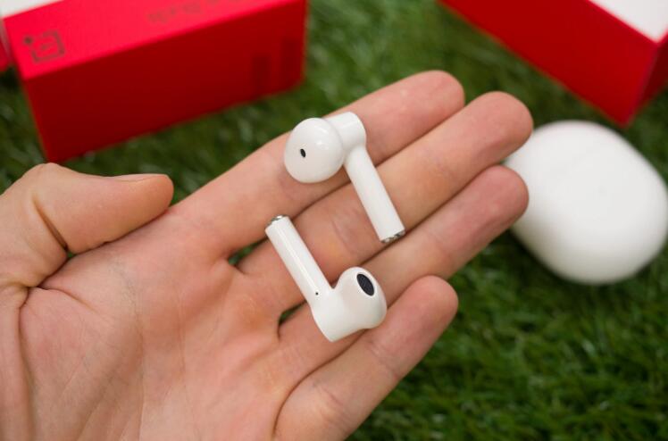 美國海關吹噓沒收了假冒的AirPods,其實是OnePlus Buds
